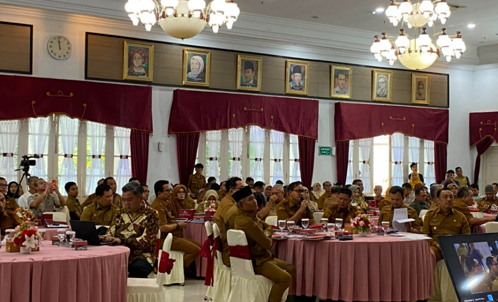 Rapat Koordinasi Monitoring dan Evaluasi Tambahan TKD Pemerintah Provinsi dan Kabupaten/Kota se-Sumatera Barat 1 image 4